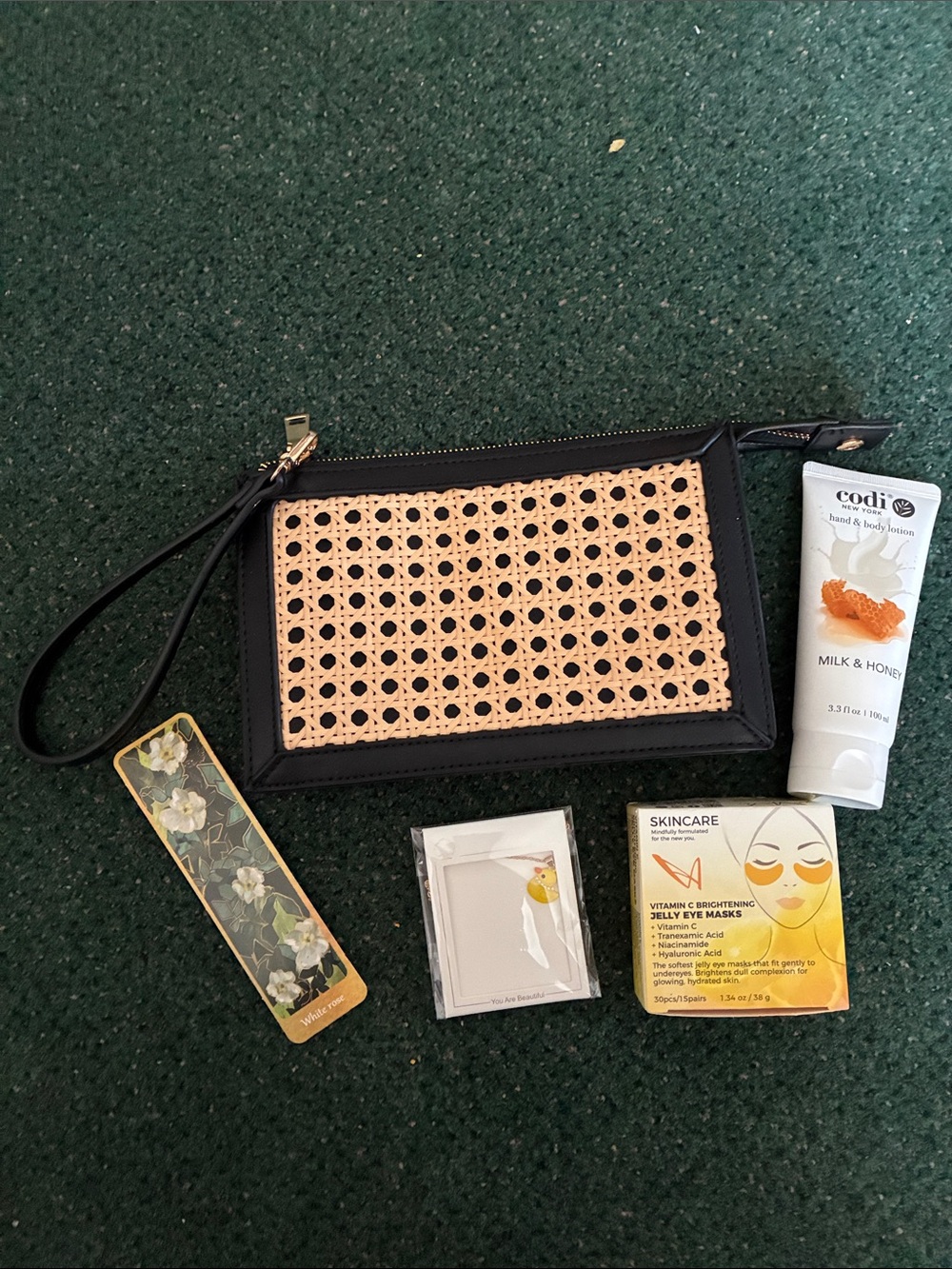 ShiraLeah Woven Rattan Accent Wristlet Clutch Bundle
